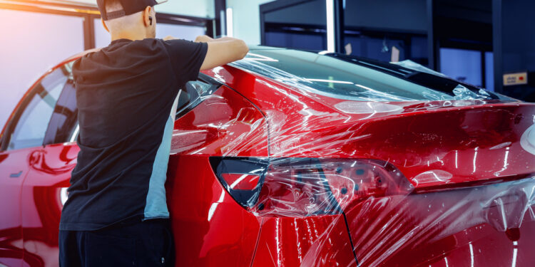 Folia PPF czy powłoka ceramiczna? Co lepiej chroni lakier w warunkach miejskich?